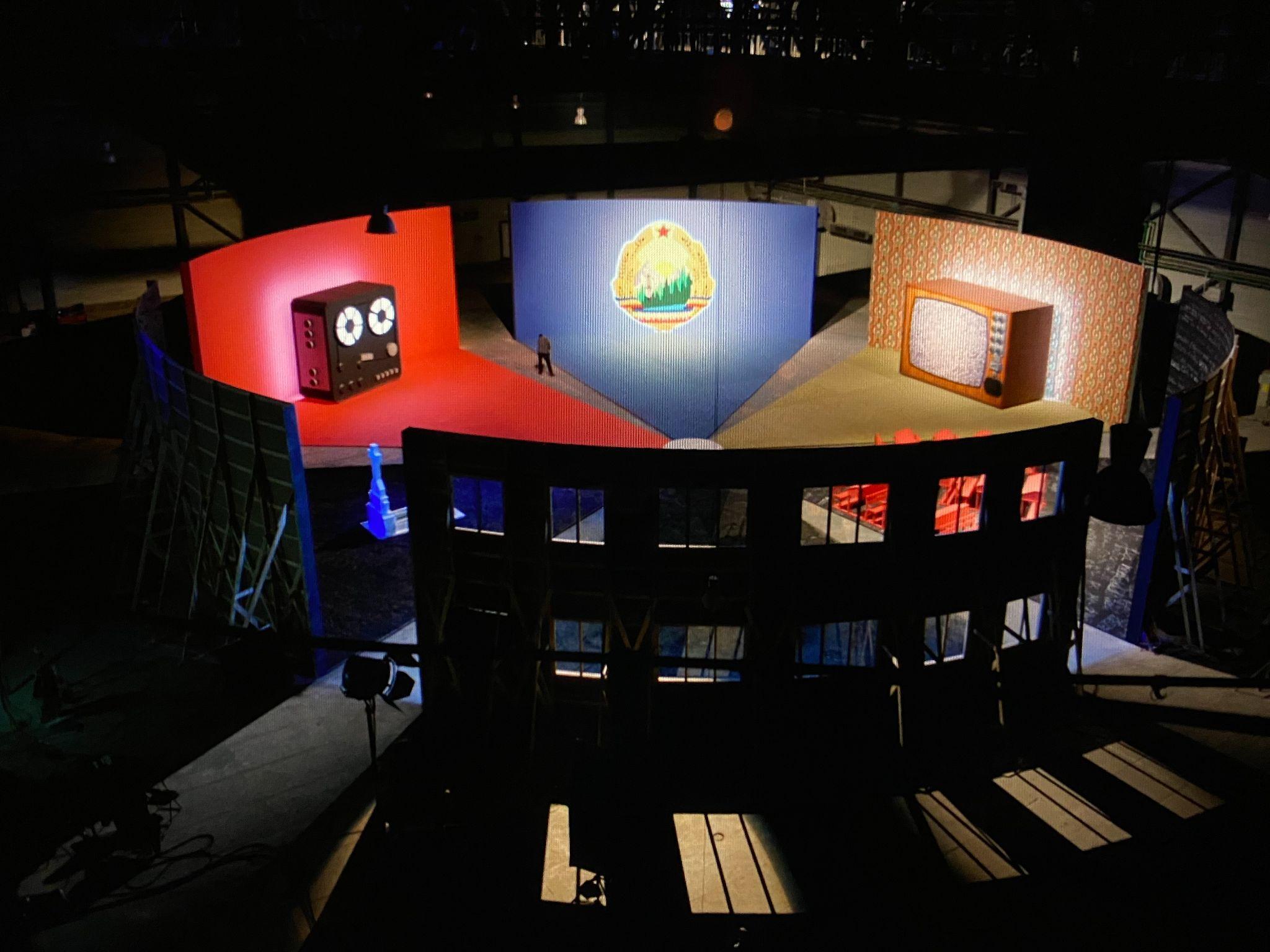 An overhead view of a Romanian news studio.