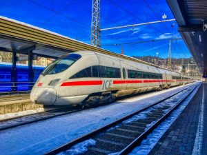 "ICE Inter City Express train of Deutsche Bahn in Kufstein, Tyrol, Austria" by UweBKK (α 77 on ) is licensed under CC BY-NC-SA 2.0.